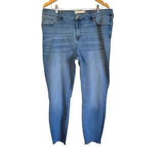 Sz 18 A BEAUTIFUL SOUL Stretchy Ankle Jeans with Raw Hem